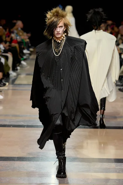 Look 12